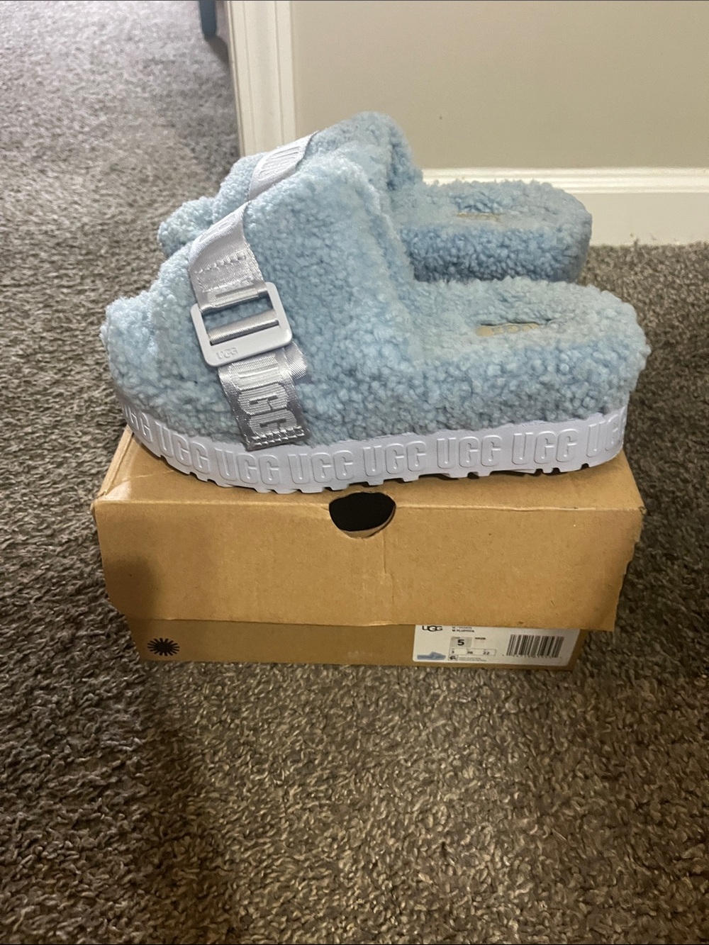 UGG Fluff Yeah Slide - Baby Blue Sherpa